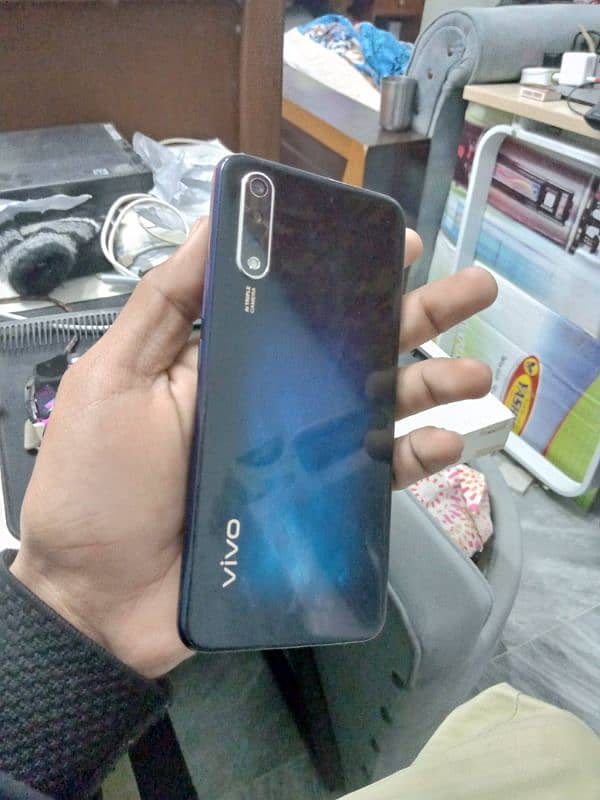 vivo s1 (4/128) 1