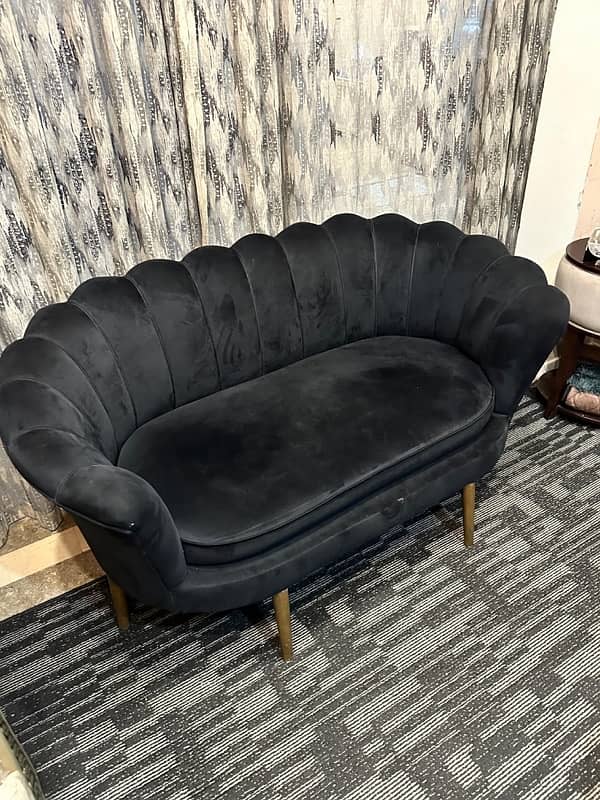 2 seater black queen shape sofa 2