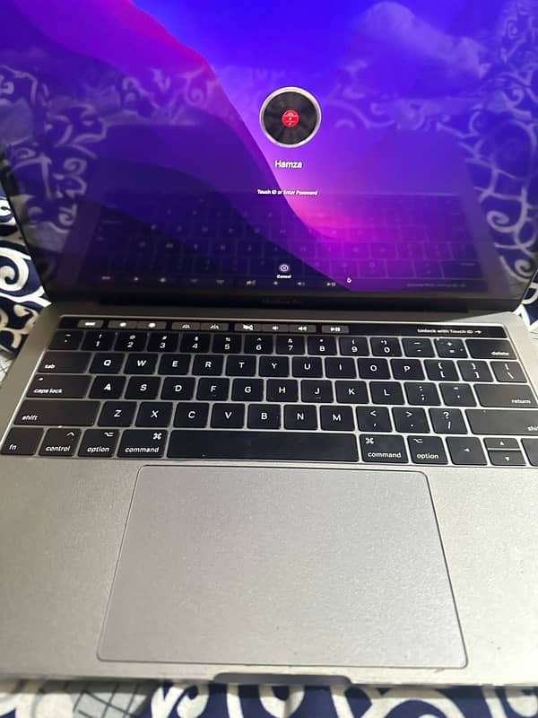 MACBOOK PRO i5 2017 1