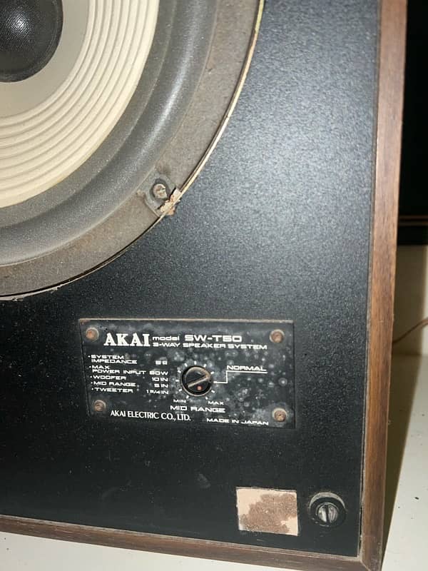 akai 3-way speakers 8ohms 0