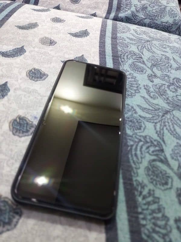 Samsung a13 up for sale (4/64) . . . . like new 8