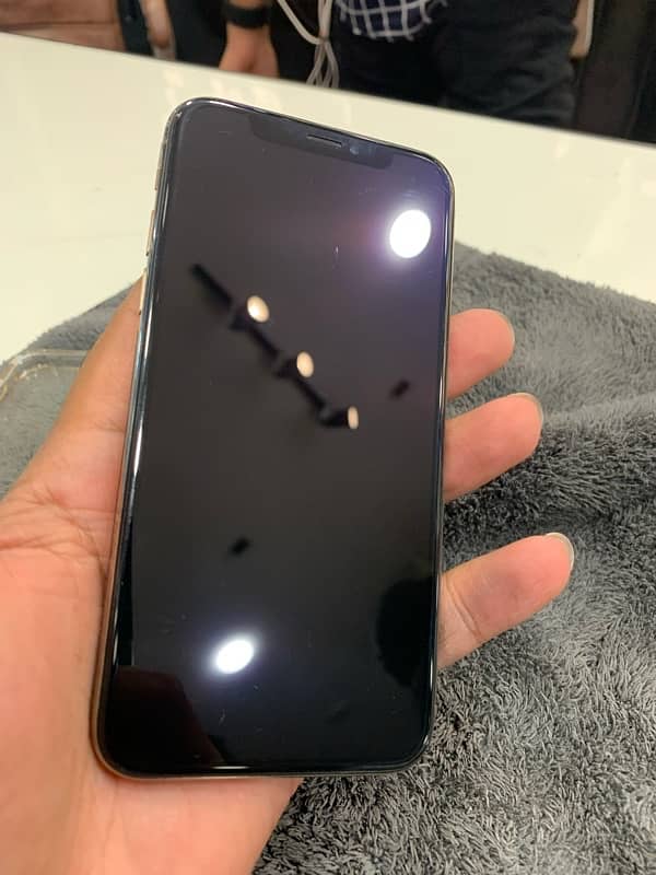 IPhone XS Max Dual PTA Approve 256GB Gold colour 0