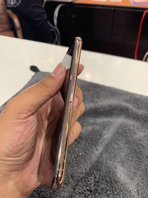 IPhone XS Max Dual PTA Approve 256GB Gold colour 3