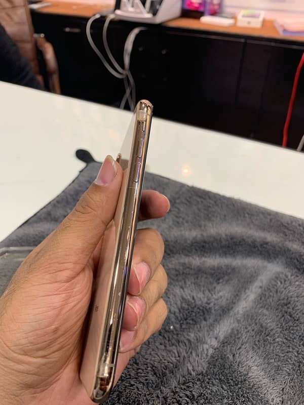 IPhone XS Max Dual PTA Approve 256GB Gold colour 4