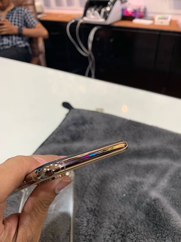 IPhone XS Max Dual PTA Approve 256GB Gold colour 8