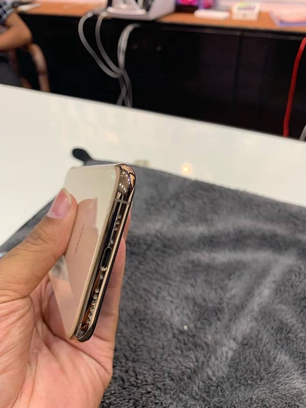 IPhone XS Max Dual PTA Approve 256GB Gold colour 9