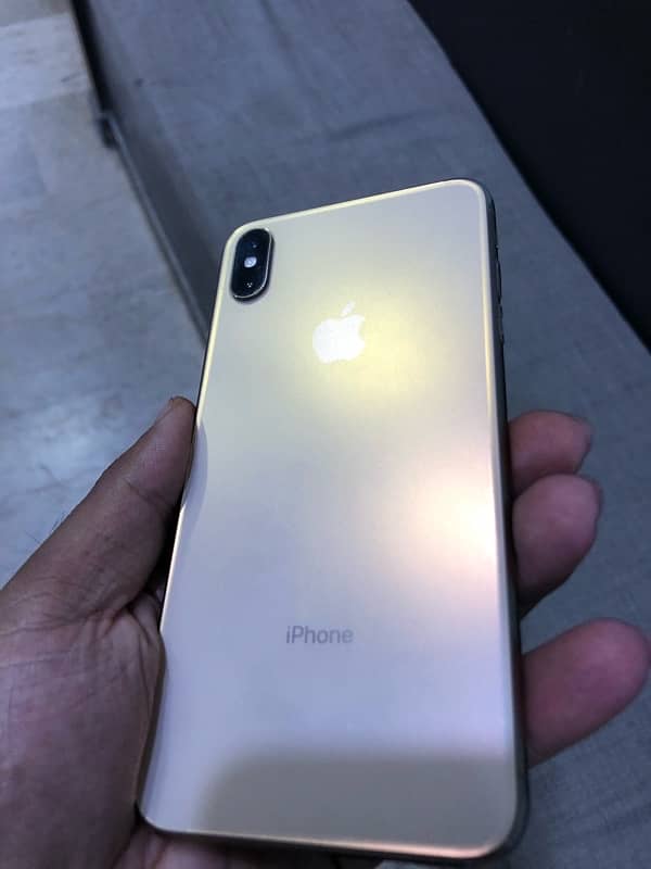 IPhone XS Max Dual PTA Approve 256GB Gold colour 12