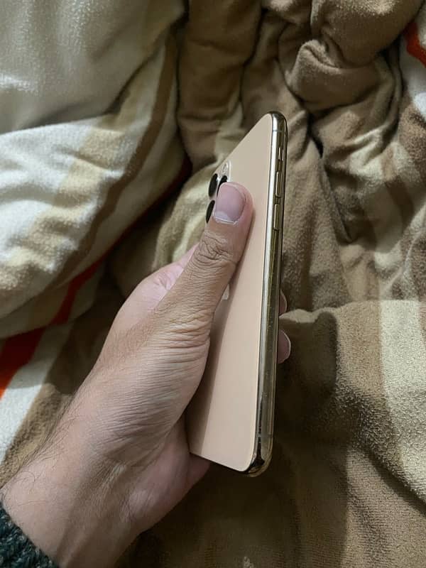 Iphone 11 pro in very good condition 2