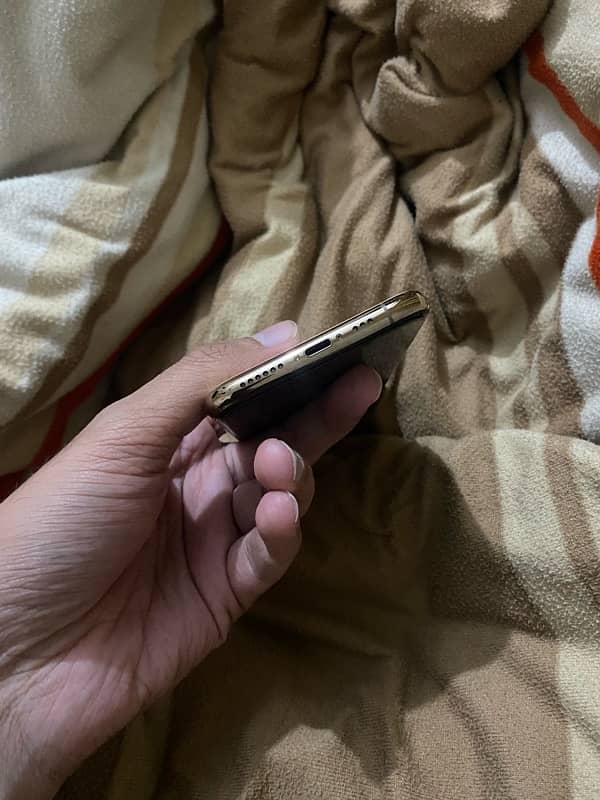 Iphone 11 pro in very good condition 4