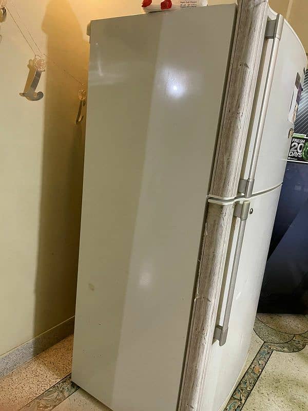 Large 18cft Hitachi Fridge for sell 1