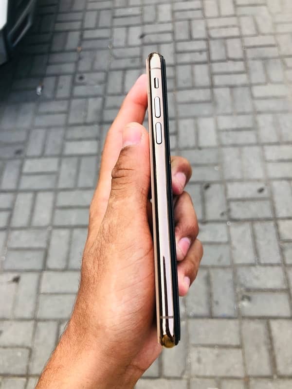 Iphone xs (PTA APPROVED) 6