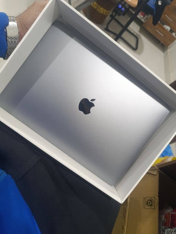 MacBook Air M1 8/256gb 0