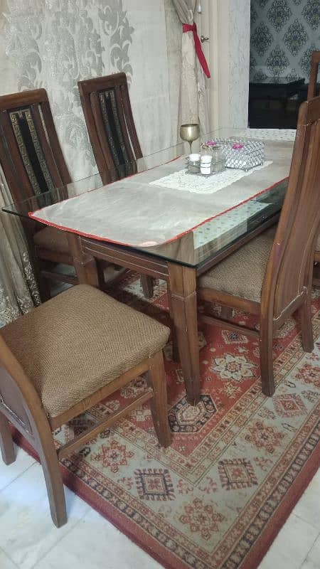 Almost new dining table with 6 chairs 1