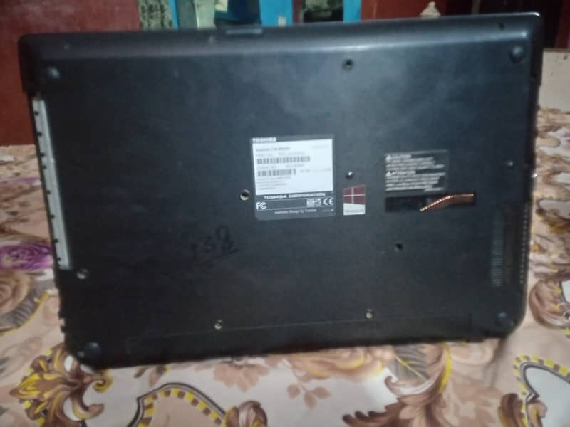 TOSHIBA LAPTOP 1