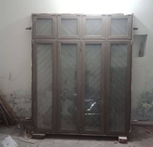 iron window with heavy safty grill 0