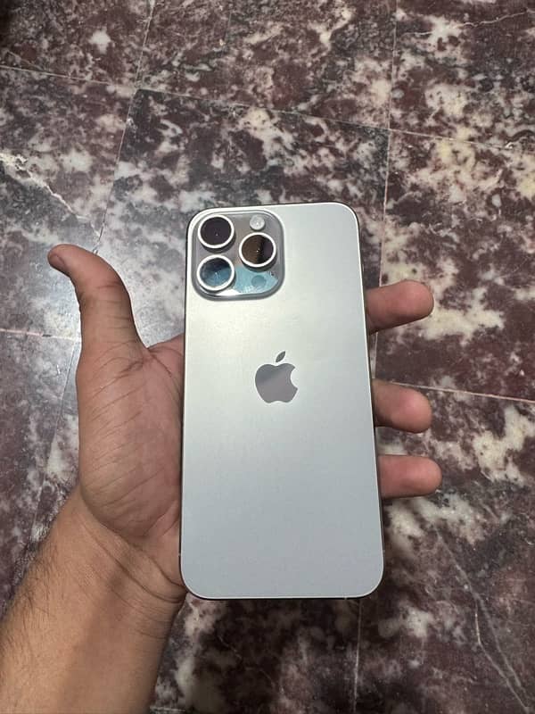 iphone 15 pro max JV 256 GB 10/10 condition LLA model 4