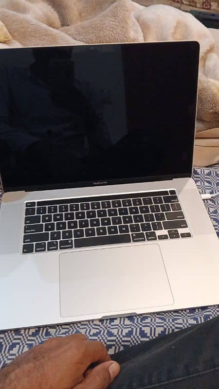 Apple MacBook pro 2019 core i9 15inch 0