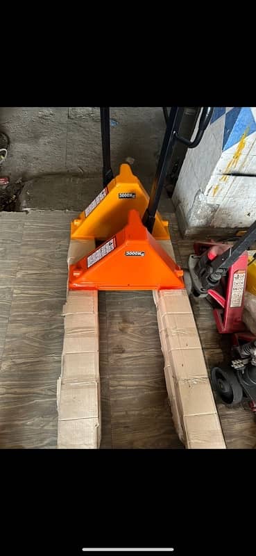 Hand pallet truck 1