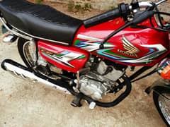 Honda 125 Model 2023 Red LusSh condition original papers Total pack