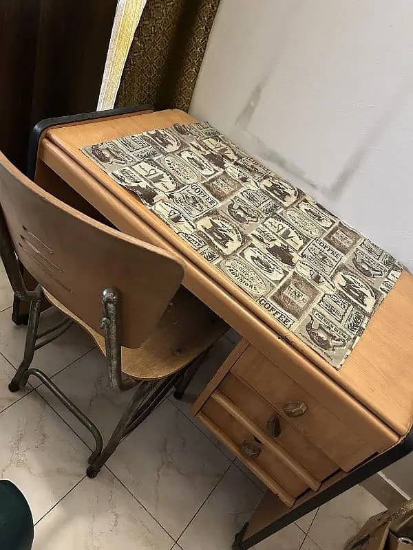 Computer table for sale havy wooden table 1