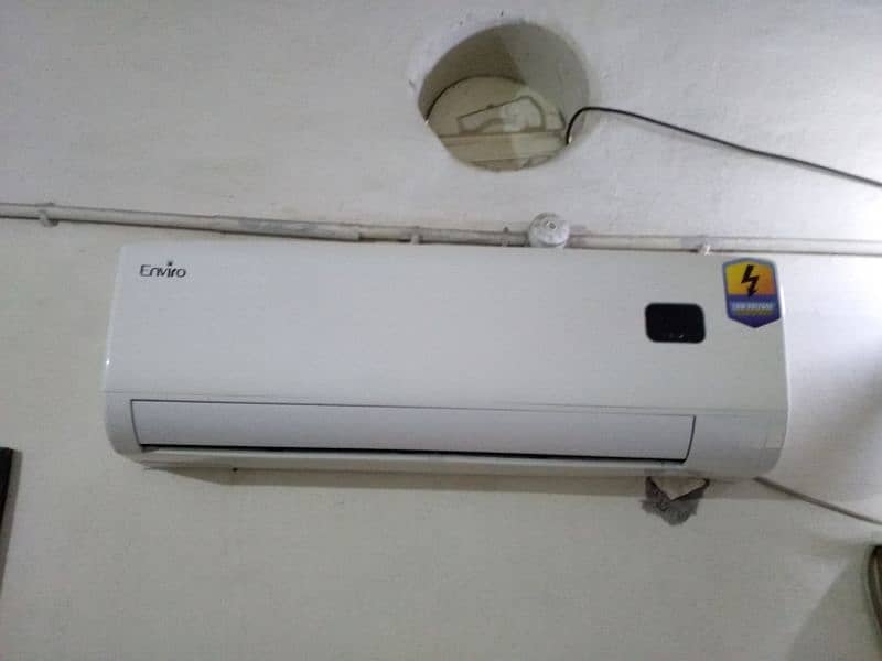 urgent sale inviro 1.5 ton simple Ac just like new 10/10 condition 0