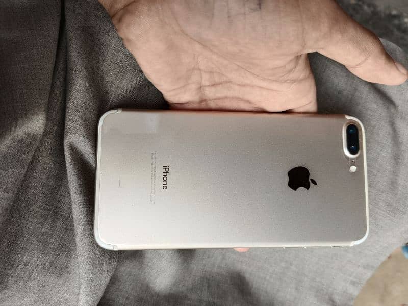 I phone 7plus 128gb PTA approved hai 0