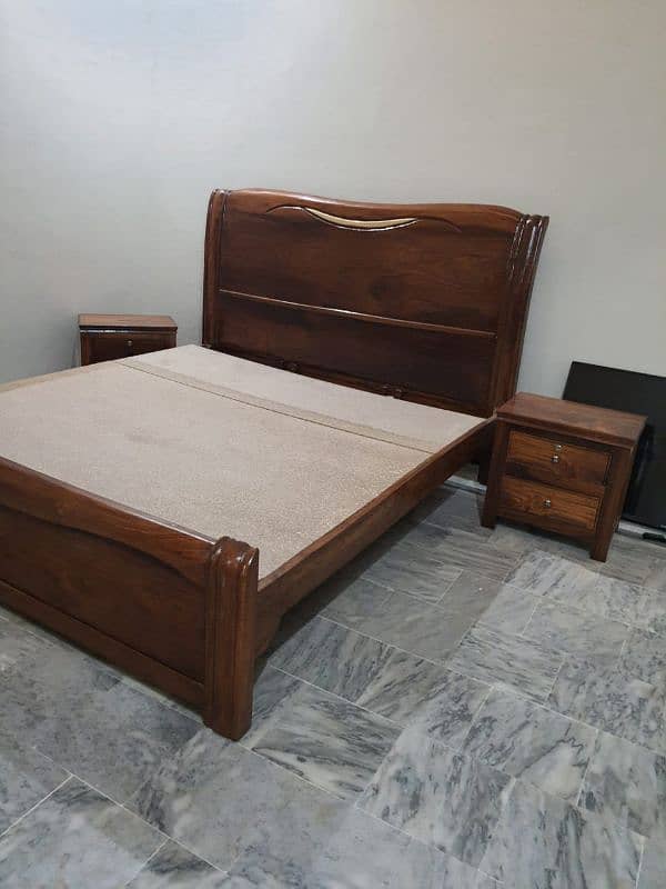 New solid wood Bed set never used 0321///512///0593 2