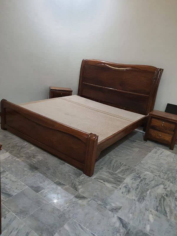 New solid wood Bed set never used 0321///512///0593 4