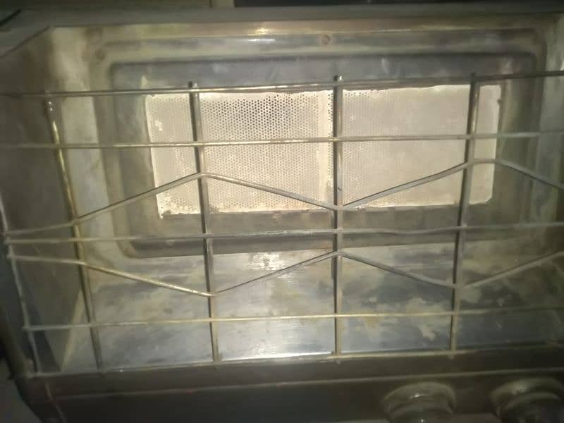 Double plate Gas Big size heater in excellent cond. in new city 1 . 0