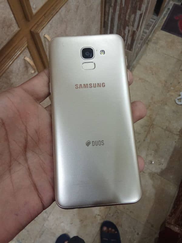 Samsung j6 for sale 9by10 condition with original box and charger 0