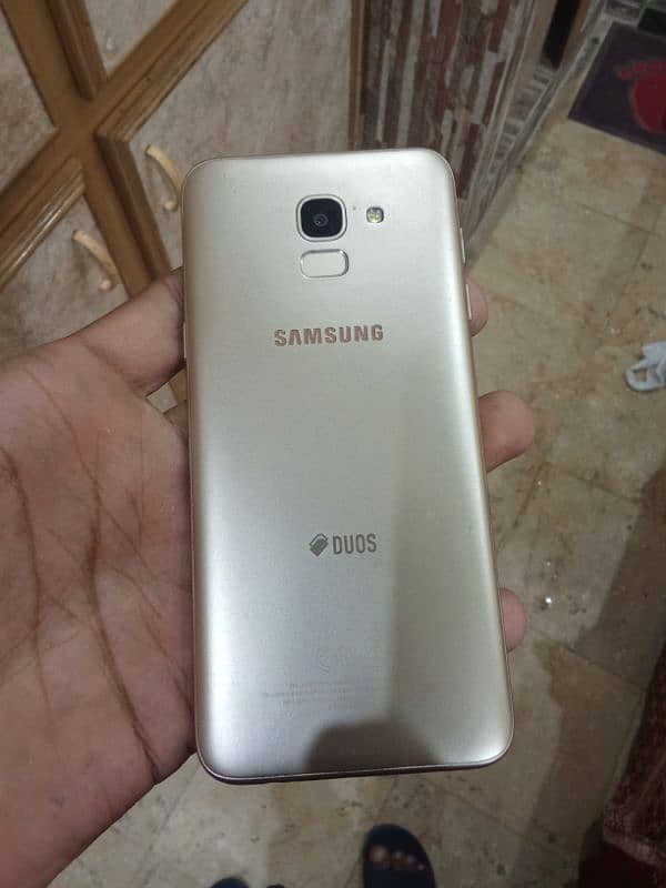 Samsung j6 for sale 9by10 condition with original box and charger 1