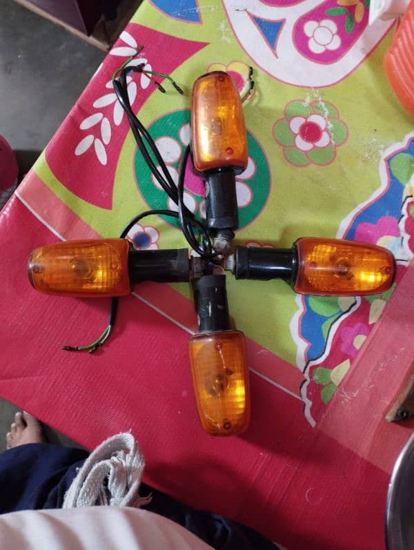 Honda dream original indicators good condition Ok & workings condition 2