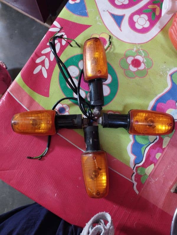 Honda dream original indicators good condition Ok & workings condition 4