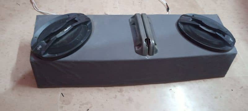 Car sound box with payoneer original amplifier. 2