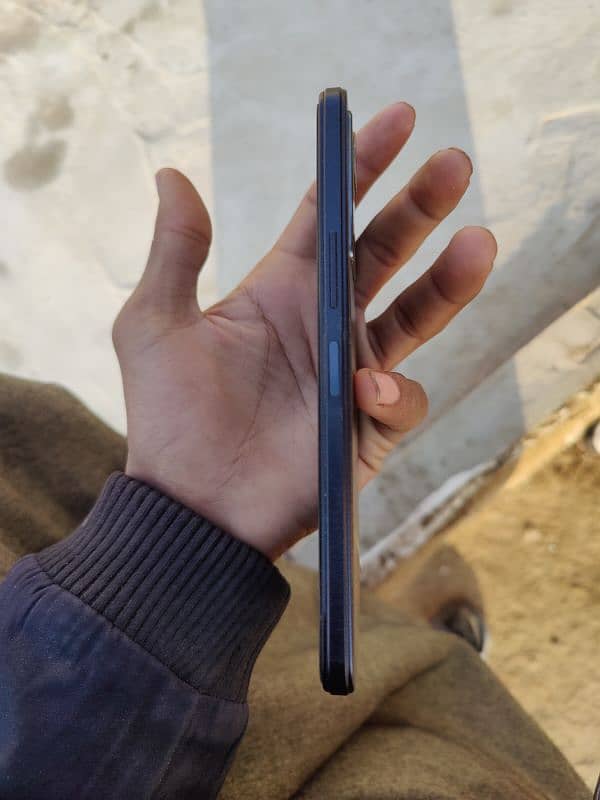 INFINIX NOTE 11 BLACK SILVER COLOUR. . 8/128 6