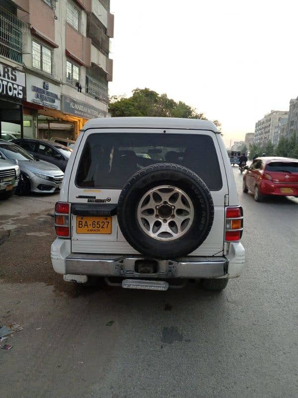 Mitsubishi Pajero 1988 6