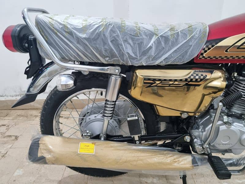 Honda CG-125 Gold Edition 2025 Zero Meter 2