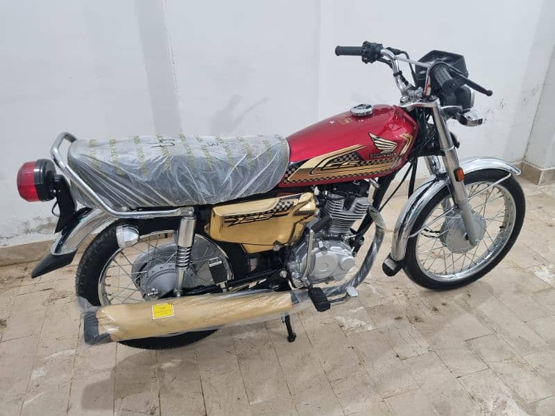 Honda CG-125 Gold Edition 2025 Zero Meter 3