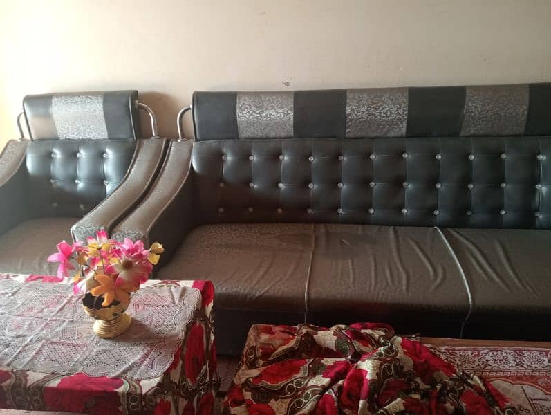 1 bed. . 1 long sofa. .  2 smal. sofa. . 1 singhar dani. . 1 show case. 1