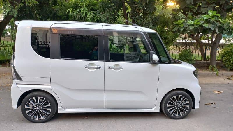 Daihatsu Tanto Custom ،Model 2022 , Unregistered 3