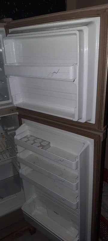 dawlance fridge regular size 4