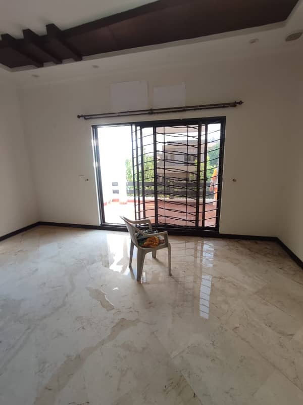 1 KANAL HOT LOCATION Single Story AVAILABLE FOR RENT IN OPF HOUSING SOCIETY - BLOCK D 2