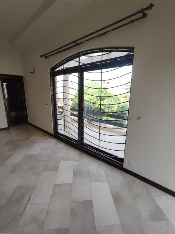 1 KANAL HOT LOCATION Single Story AVAILABLE FOR RENT IN OPF HOUSING SOCIETY - BLOCK D 6