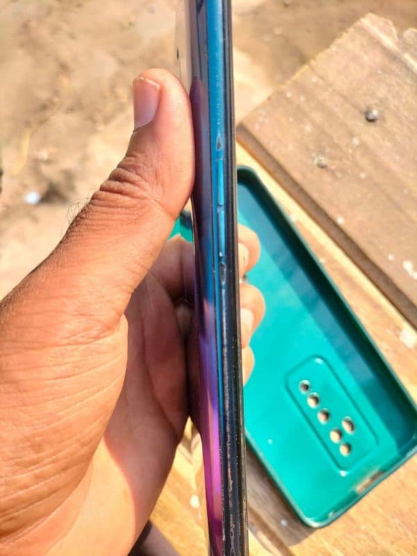 OPPO Reno 2f girnay ki wja sy panel or back damage ha 1