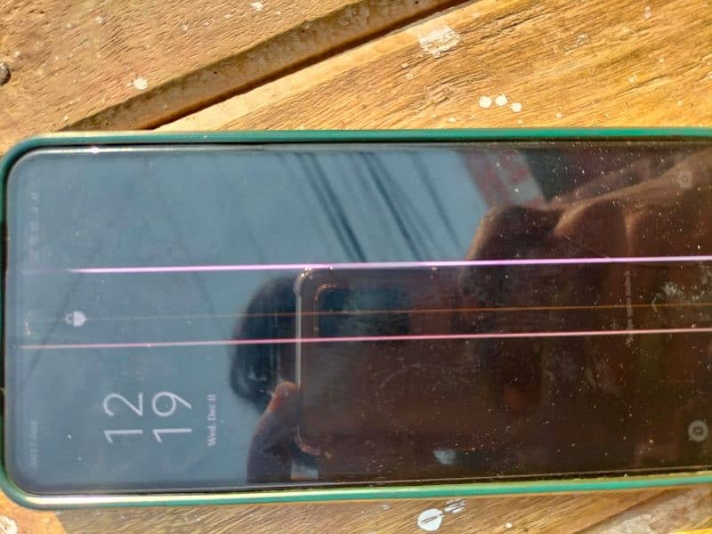 OPPO Reno 2f girnay ki wja sy panel or back damage ha 3