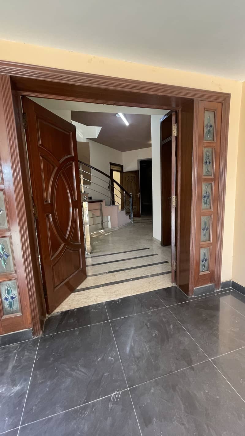 1 kanal lower portion for rent in model town best location with basement hall for family or for use silent ofc 14