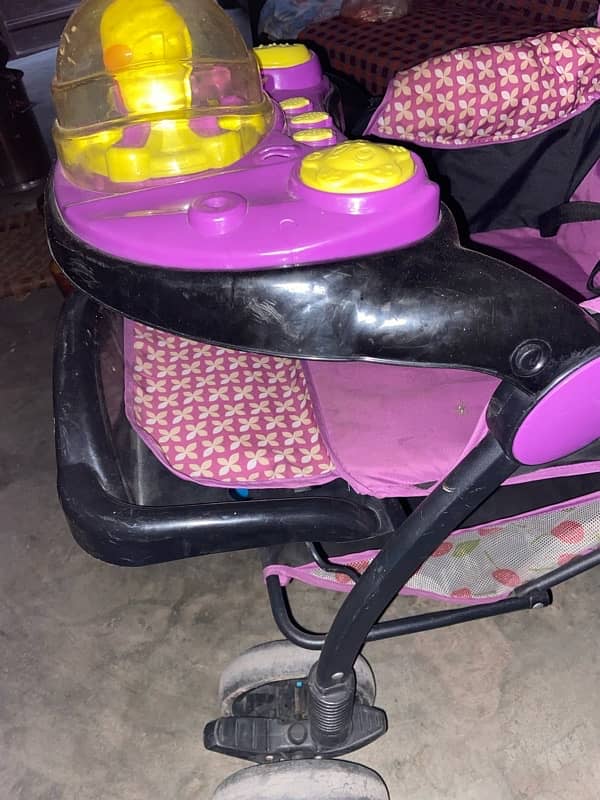 10//10 condition baby pram only one month used 3