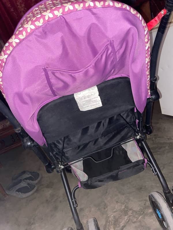 10//10 condition baby pram only one month used 6