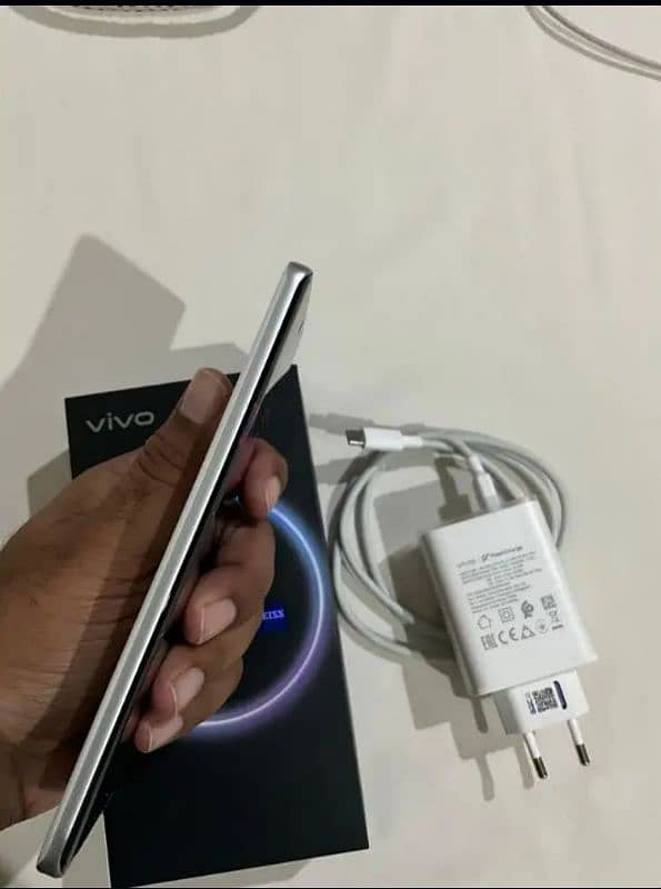 vivo v40 full. box 10 ma warranty03116903085 10/10 1