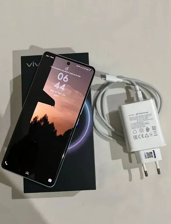 vivo v40 full. box 10 ma warranty03116903085 10/10 4